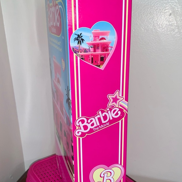 Barbie Signature Weird Barbie – Barbie The Movie - Picture 8 of 9